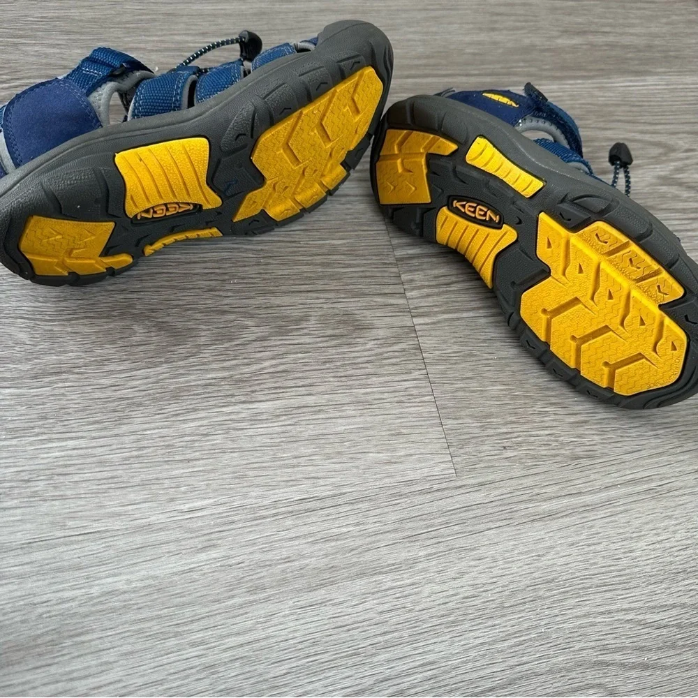 Keen boys strap sandals
